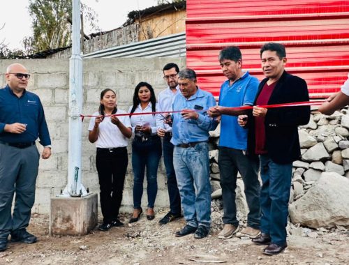Anglo American entrega 500 luminarias solares para alumbrado público en Chen Chen y San Antonio